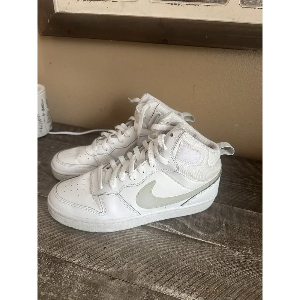 Nike Big Kids Size 7y Court Borough Mid 839977-100 White Basketball Shoes